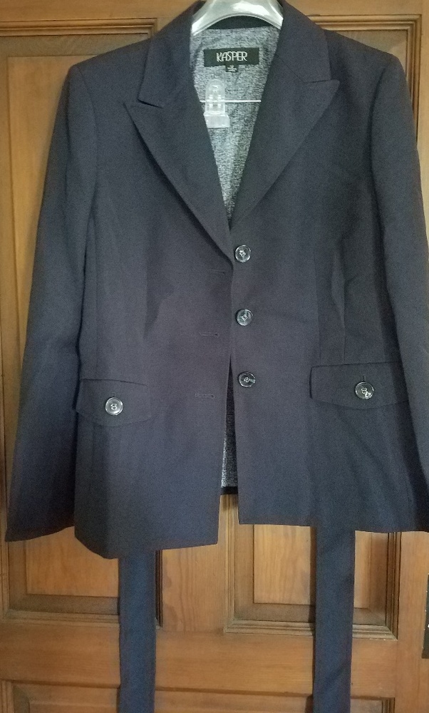 Kasper navy blue 2 piece pant suit.  Sz12